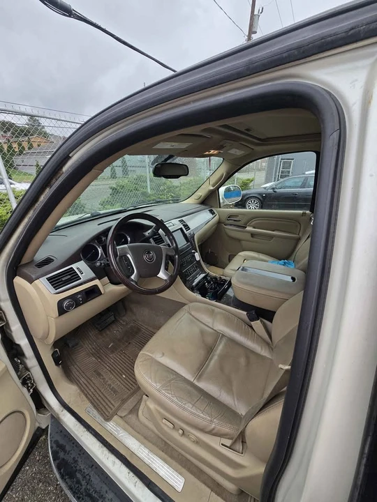 2011 Cadillac Escalade & EXT 3rd Gen - Image 4 of 7