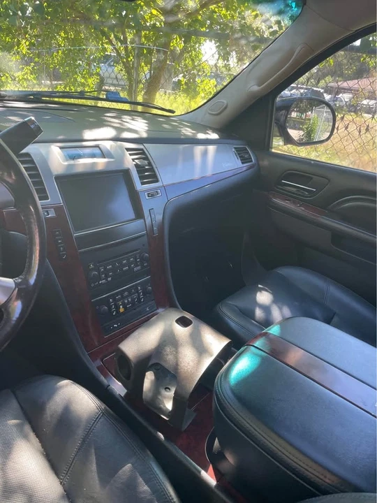 2011 Cadillac Escalade & EXT 3rd Gen - Image 3 of 6