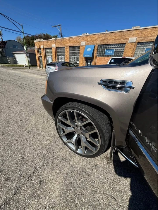2011 Cadillac Escalade & EXT 3rd Gen - Image 3 of 9