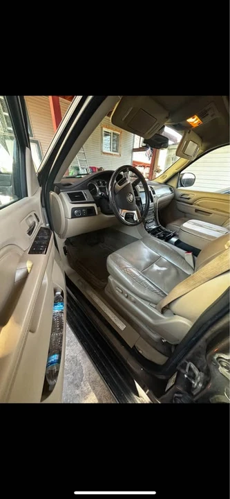 2011 Cadillac Escalade & EXT 3rd Gen - Image 6 of 9