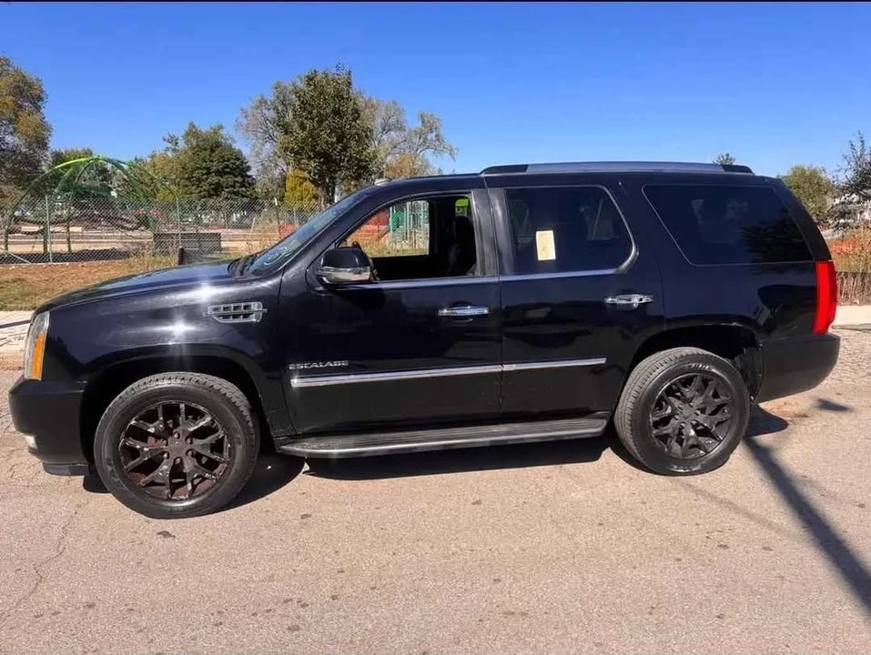 2011 Cadillac Escalade & EXT 3rd Gen - Image 2 of 14