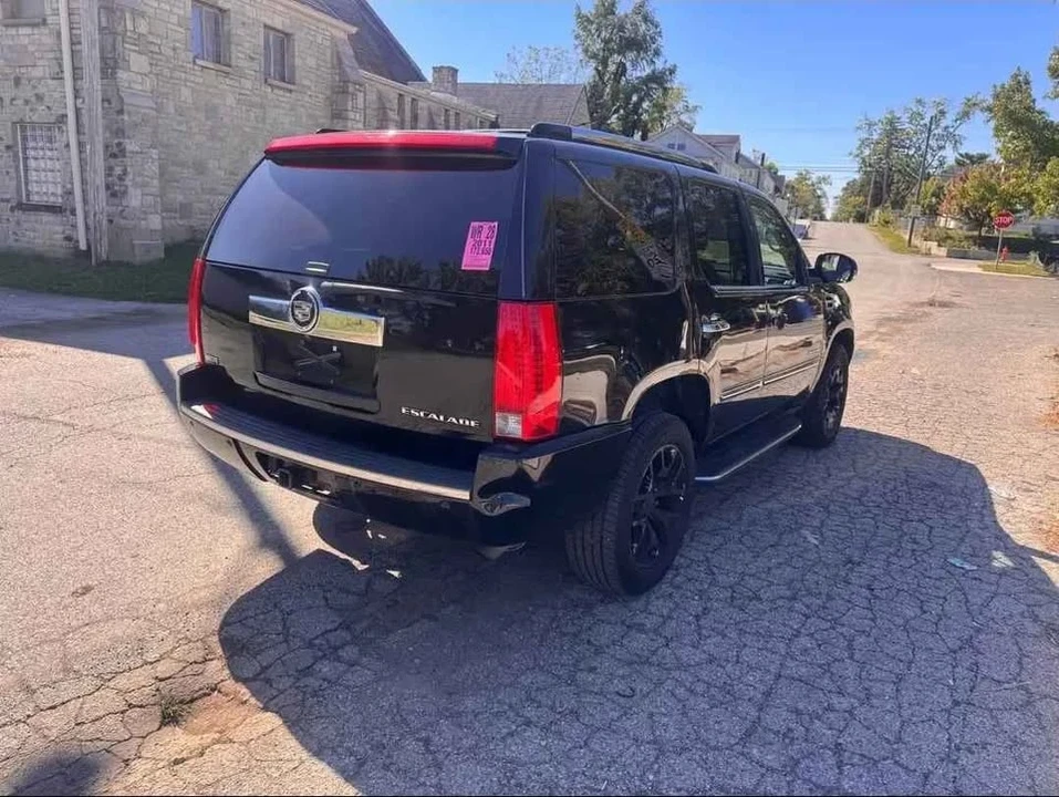 2011 Cadillac Escalade & EXT 3rd Gen - Image 5 of 14