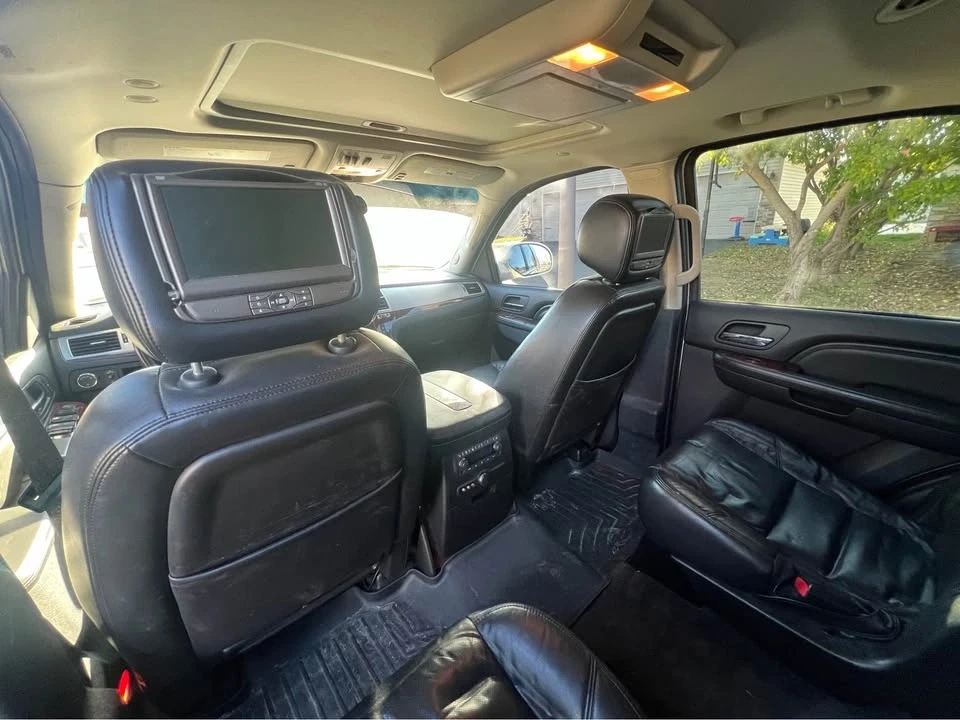 2011 Cadillac Escalade & EXT 3rd Gen - Image 4 of 12
