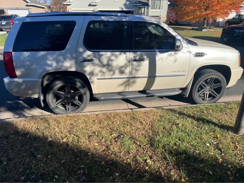 2011 Cadillac Escalade & EXT 3rd Gen - Image 10 of 12