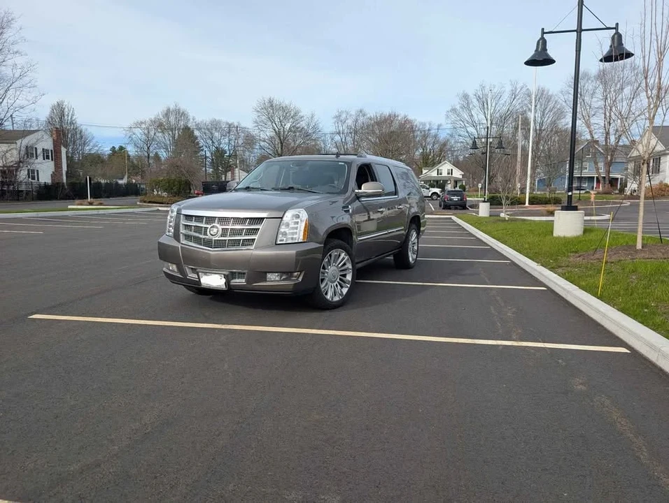 2011 Cadillac Escalade & EXT 3rd Gen - Image 8 of 9