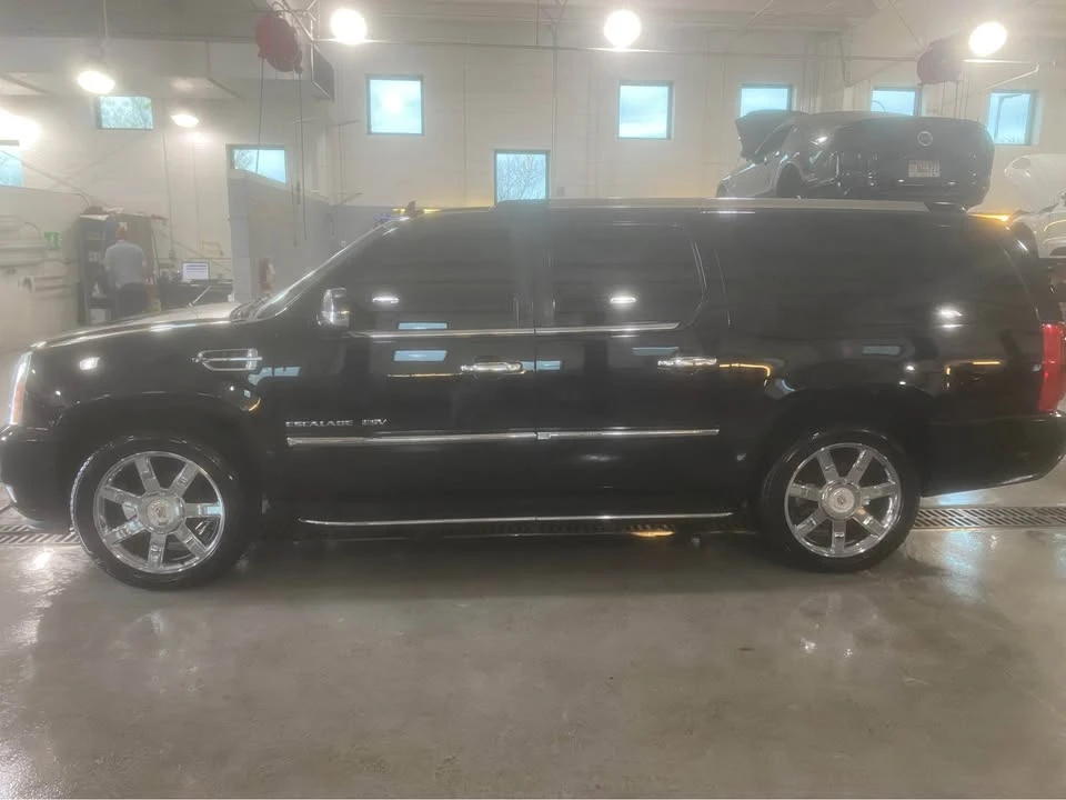 2011 Cadillac Escalade & EXT 3rd Gen - Image 2 of 8