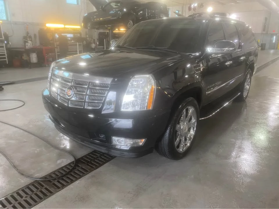2011 Cadillac Escalade & EXT 3rd Gen - Image 3 of 8