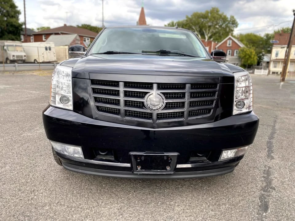 2011 Cadillac Escalade & EXT 3rd Gen - Image 2 of 12