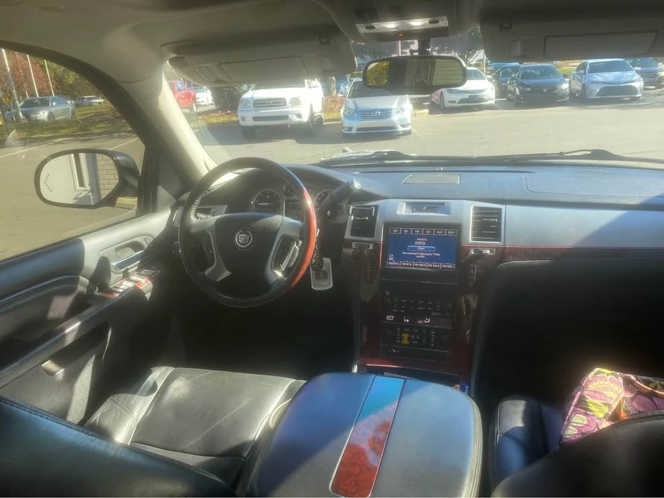 2011 Cadillac Escalade & EXT 3rd Gen - Image 7 of 8