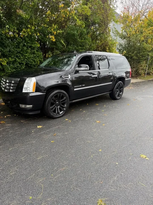 2011 Cadillac Escalade & EXT 3rd Gen - Image 2 of 10