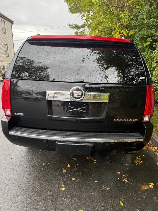 2011 Cadillac Escalade & EXT 3rd Gen - Image 4 of 10