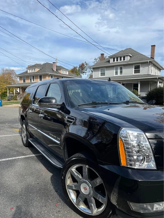 2011 Cadillac Escalade & EXT 3rd Gen - Image 5 of 16