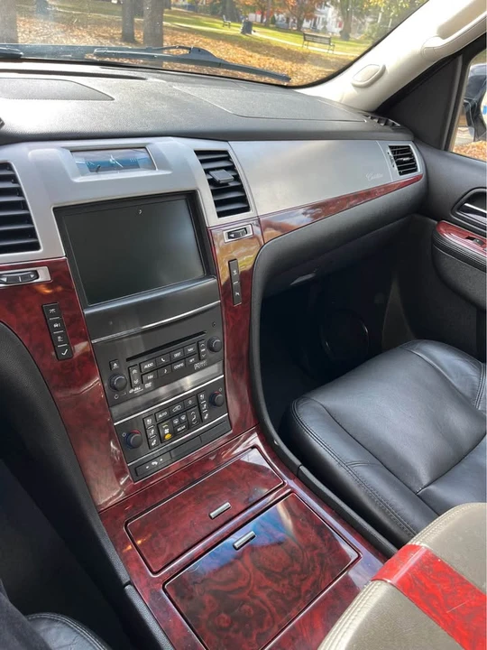 2011 Cadillac Escalade & EXT 3rd Gen - Image 16 of 16