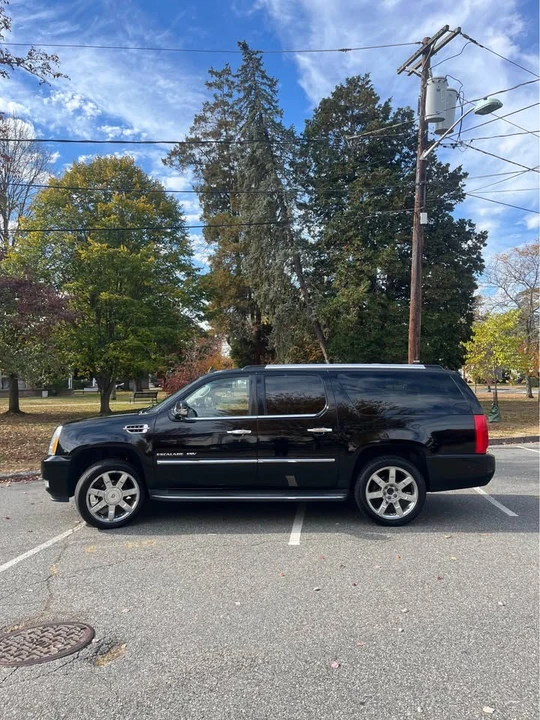 2011 Cadillac Escalade & EXT 3rd Gen - Image 2 of 16
