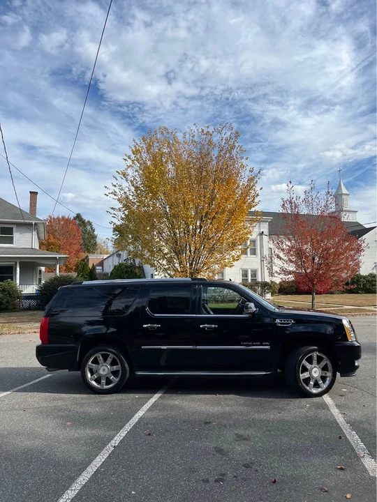2011 Cadillac Escalade & EXT 3rd Gen - Image 3 of 16