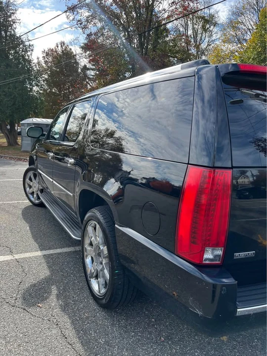 2011 Cadillac Escalade & EXT 3rd Gen - Image 6 of 16