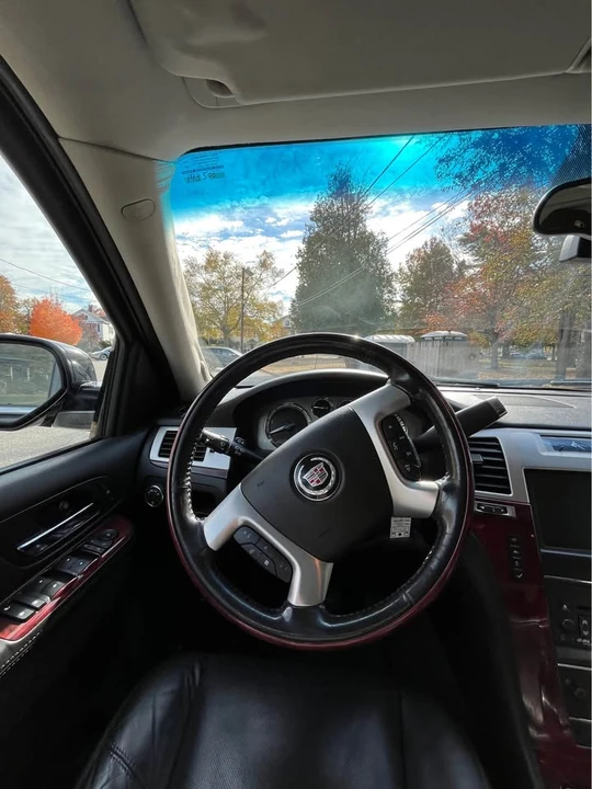 2011 Cadillac Escalade & EXT 3rd Gen - Image 10 of 16