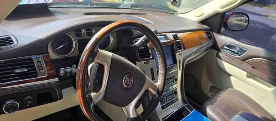 2011 Cadillac Escalade & EXT 3rd Gen - Image 5 of 10