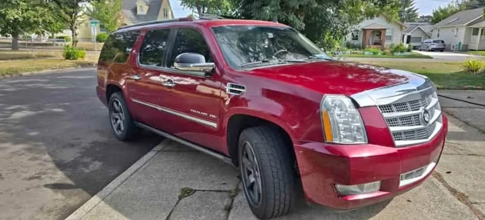 2011 Cadillac Escalade & EXT 3rd Gen - Image 2 of 10