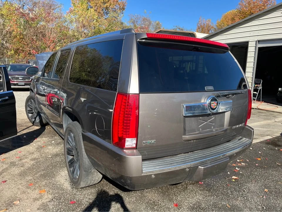 2011 Cadillac Escalade & EXT 3rd Gen - Image 3 of 9