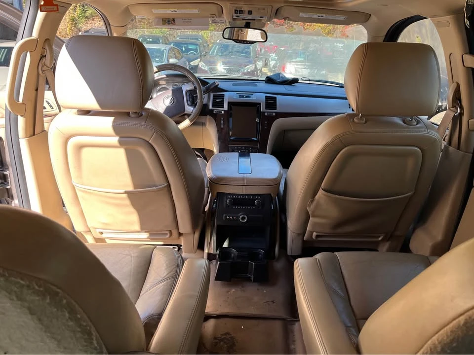 2011 Cadillac Escalade & EXT 3rd Gen - Image 8 of 9