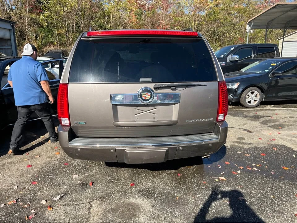 2011 Cadillac Escalade & EXT 3rd Gen - Image 2 of 9
