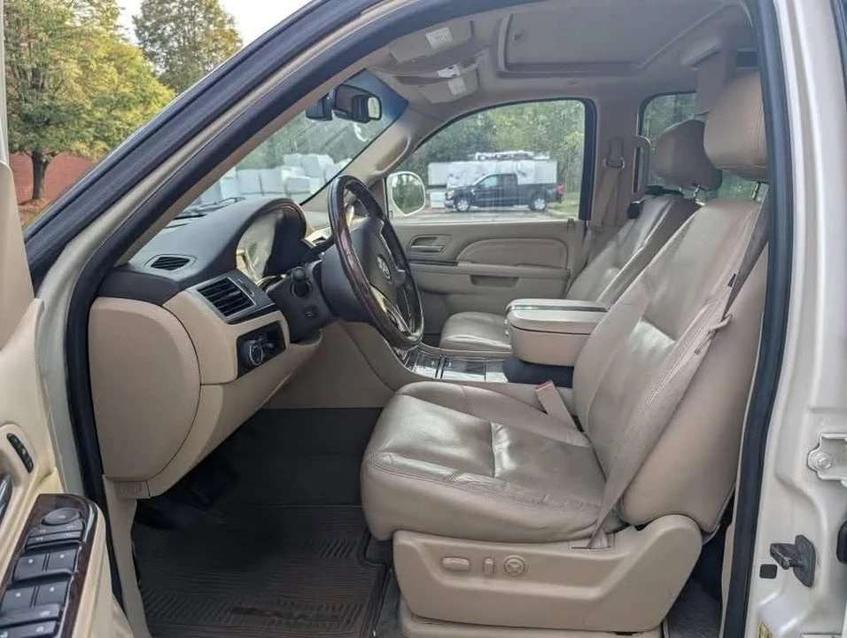 2011 Cadillac Escalade & EXT 3rd Gen - Image 3 of 7