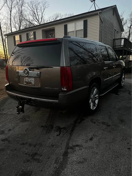 2011 Cadillac Escalade & EXT 3rd Gen - Image 3 of 7