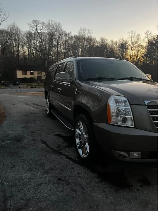2011 Cadillac Escalade & EXT 3rd Gen - Image 4 of 7