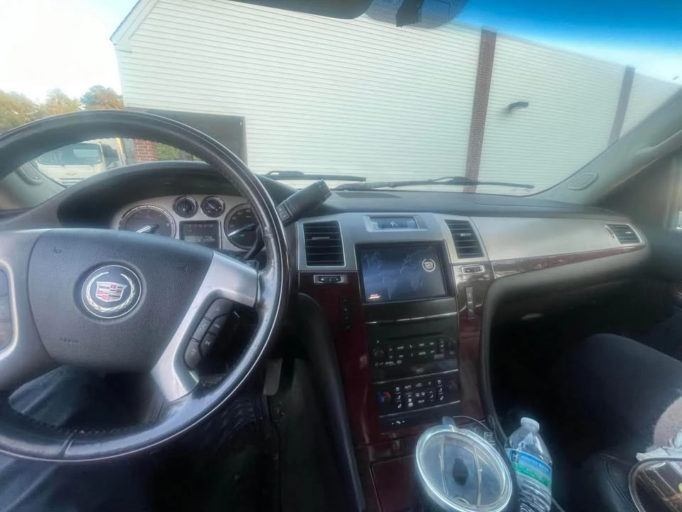 2011 Cadillac Escalade & EXT 3rd Gen - Image 3 of 10