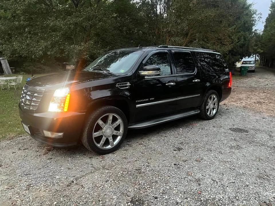2011 Cadillac Escalade & EXT 3rd Gen - Image 2 of 10