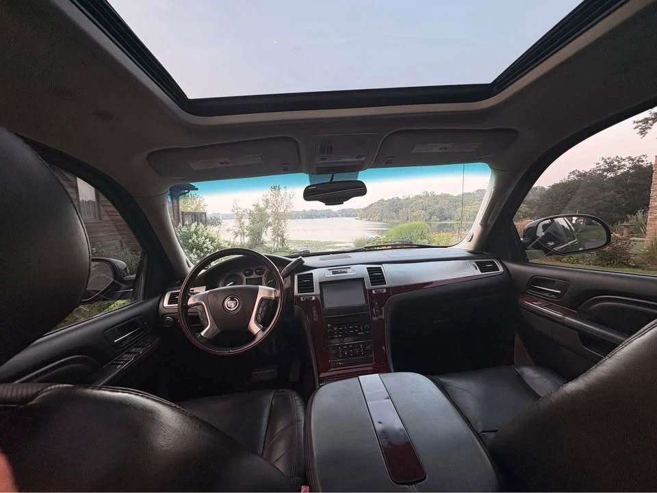 2011 Cadillac Escalade & EXT 2nd Gen - Image 10 of 19