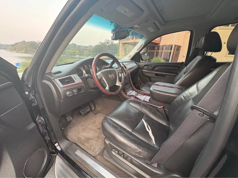 2011 Cadillac Escalade & EXT 2nd Gen - Image 9 of 19