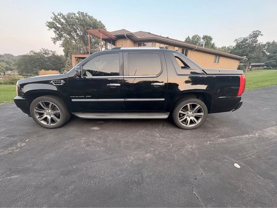 2011 Cadillac Escalade & EXT 2nd Gen - Image 4 of 19