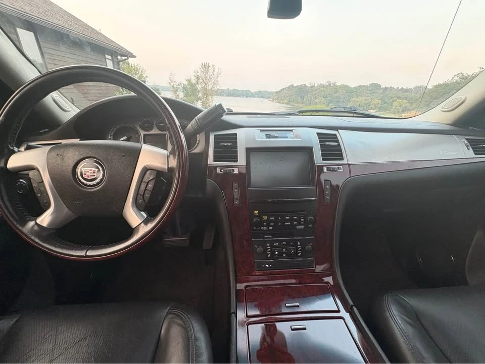 2011 Cadillac Escalade & EXT 2nd Gen - Image 11 of 19