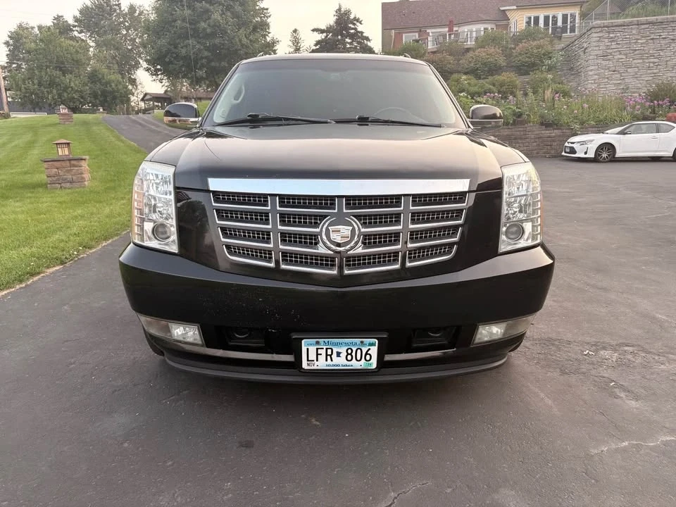 2011 Cadillac Escalade & EXT 2nd Gen - Image 2 of 19