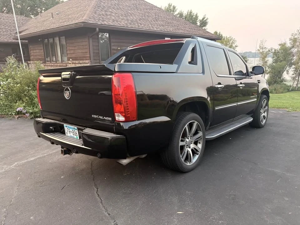 2011 Cadillac Escalade & EXT 2nd Gen - Image 7 of 19