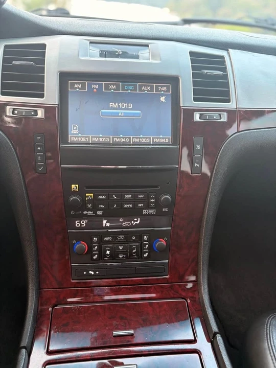 2011 Cadillac Escalade & EXT 2nd Gen - Image 14 of 19