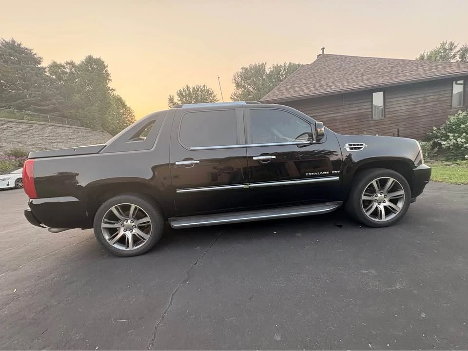 2011 Cadillac Escalade & EXT 2nd Gen - Image 8 of 19