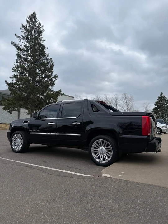 2011 Cadillac Escalade & EXT 3rd Gen - Image 3 of 9