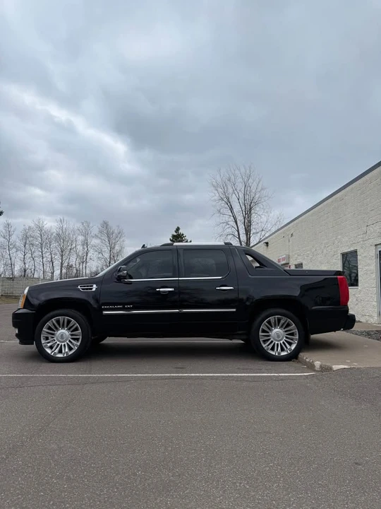 2011 Cadillac Escalade & EXT 3rd Gen - Image 4 of 9