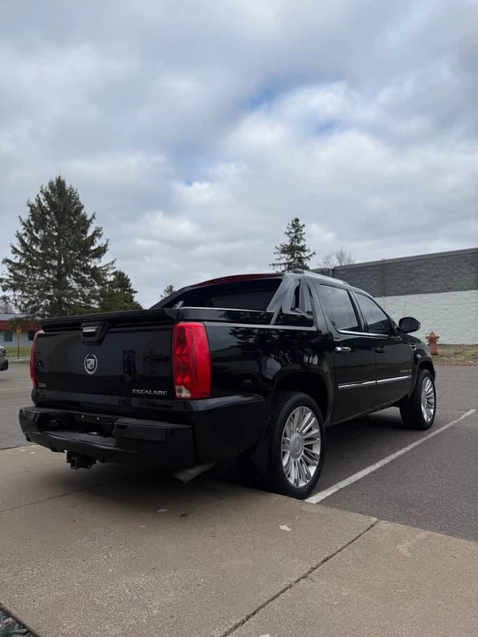 2011 Cadillac Escalade & EXT 3rd Gen - Image 5 of 9