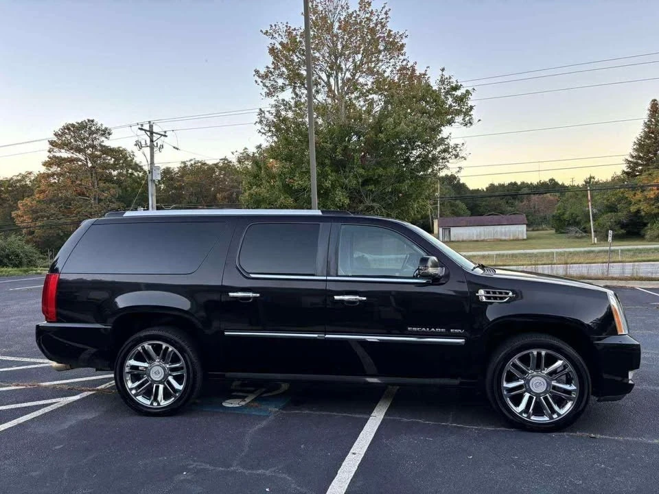 2011 Cadillac Escalade & EXT 3rd Gen - Image 2 of 13