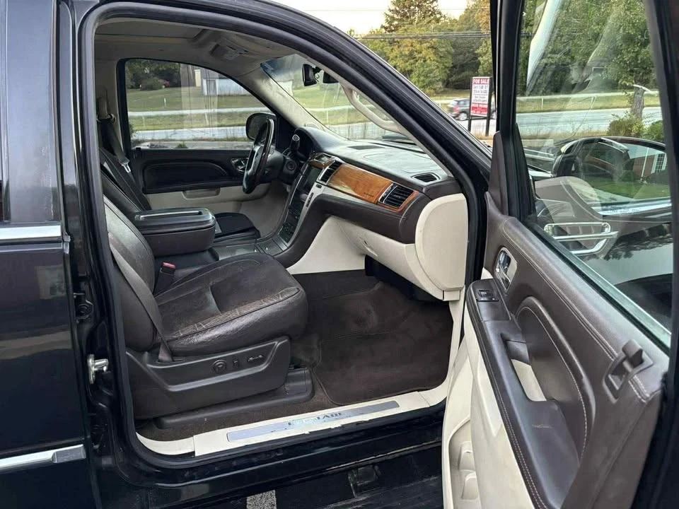 2011 Cadillac Escalade & EXT 3rd Gen - Image 12 of 13