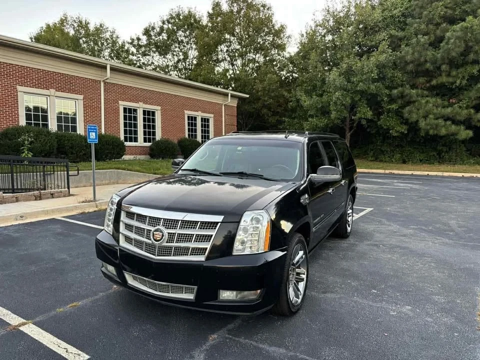 2011 Cadillac Escalade & EXT 3rd Gen - Image 5 of 13