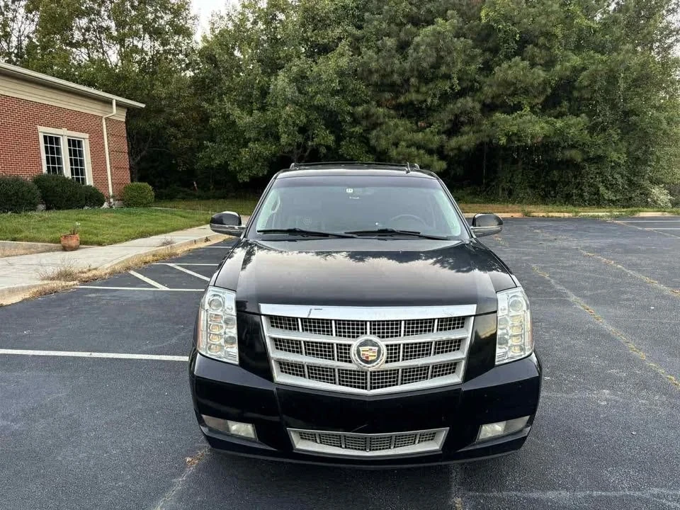 2011 Cadillac Escalade & EXT 3rd Gen - Image 4 of 13