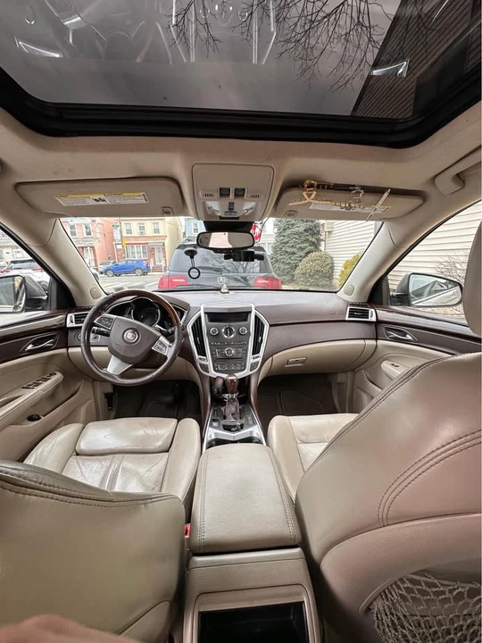 2011 Cadillac SRX - Image 4 of 8