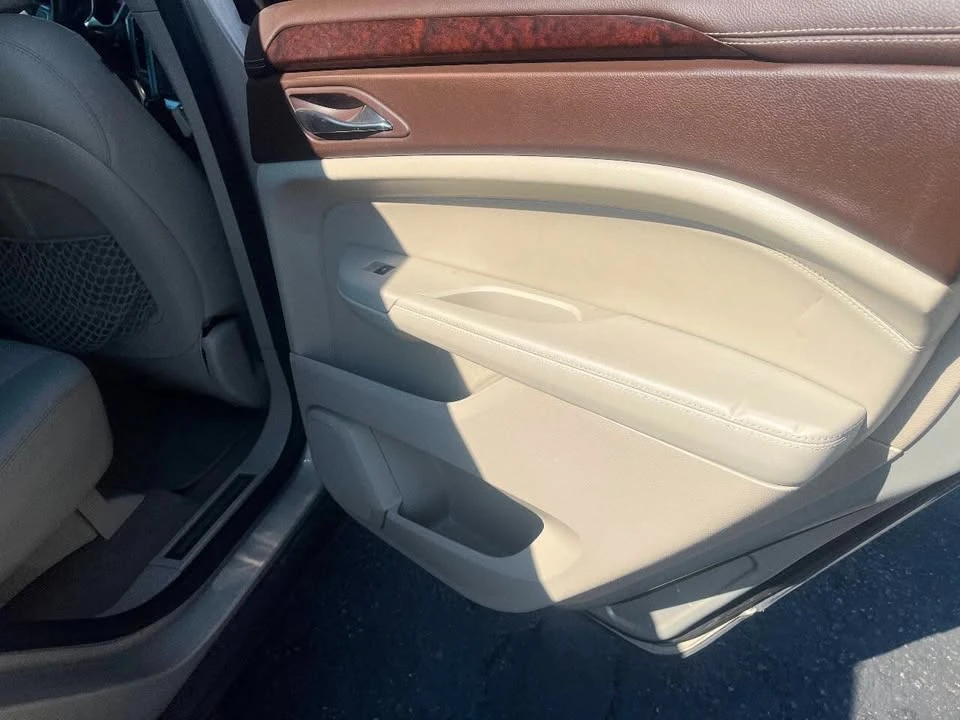 2011 Cadillac SRX - Image 18 of 20