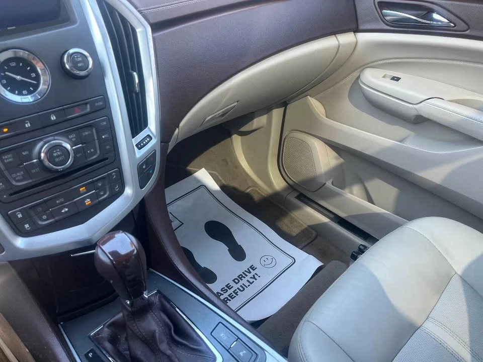 2011 Cadillac SRX - Image 8 of 20