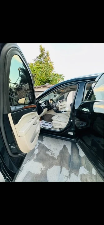 2011 Cadillac SRX - Image 10 of 16